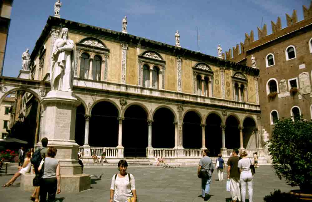 Italia 21 - Verona.jpg